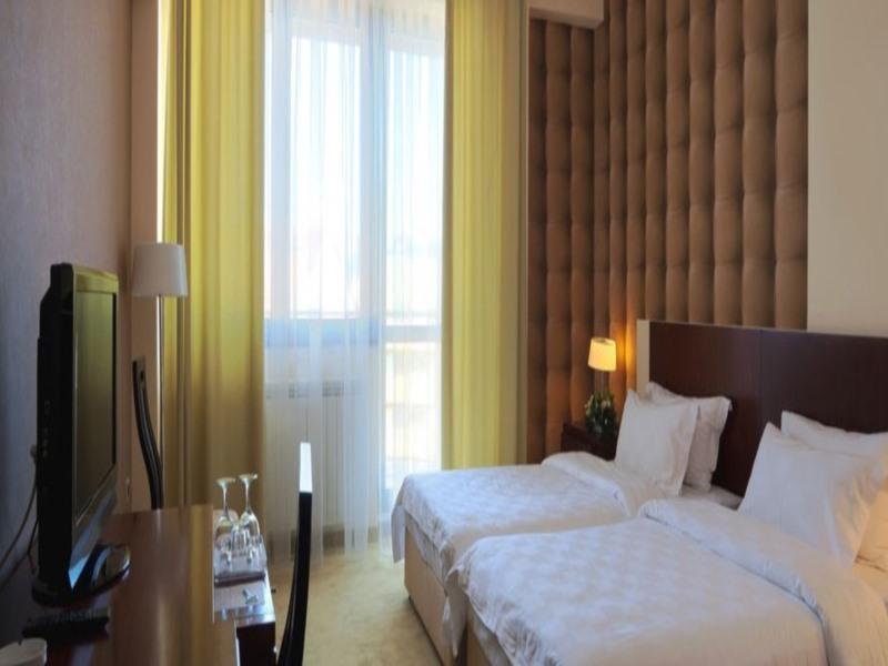 Hotel Lily Bay 2*